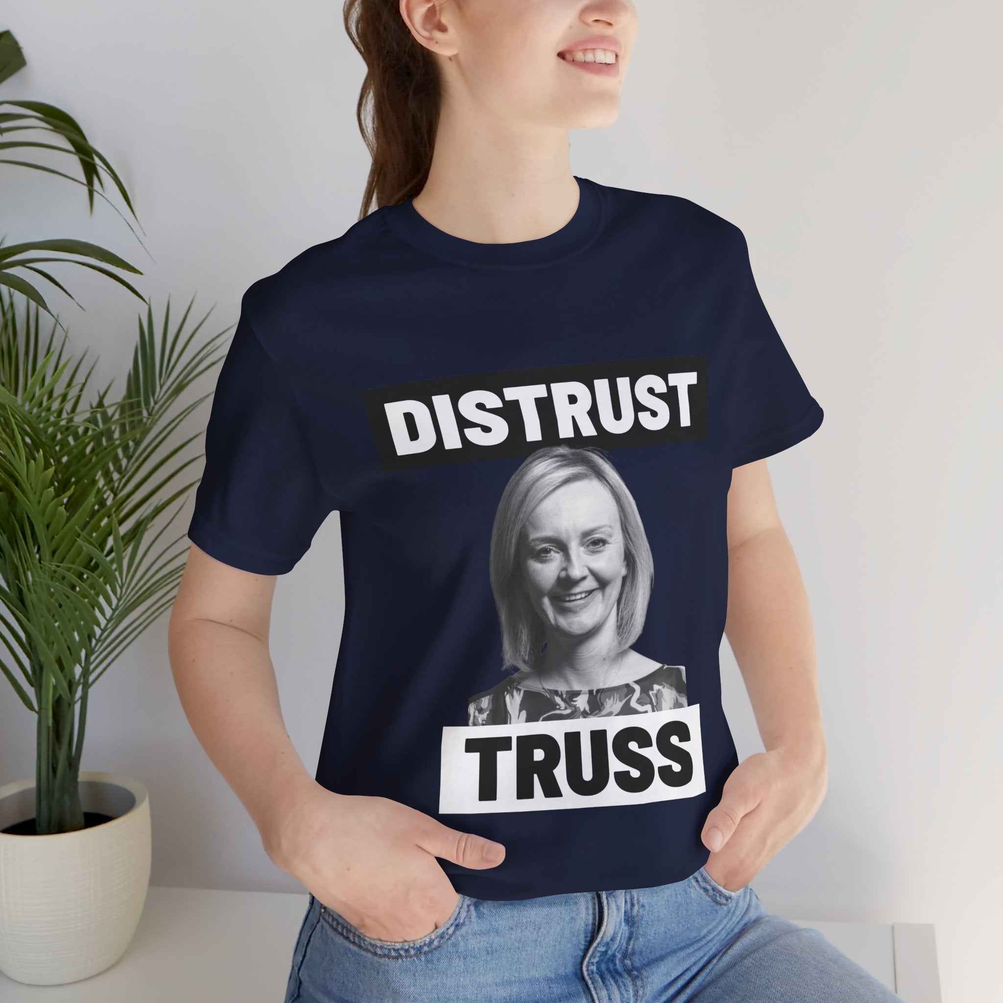Distrust Truss T-Shirt: British Politics Corrupt Leadership