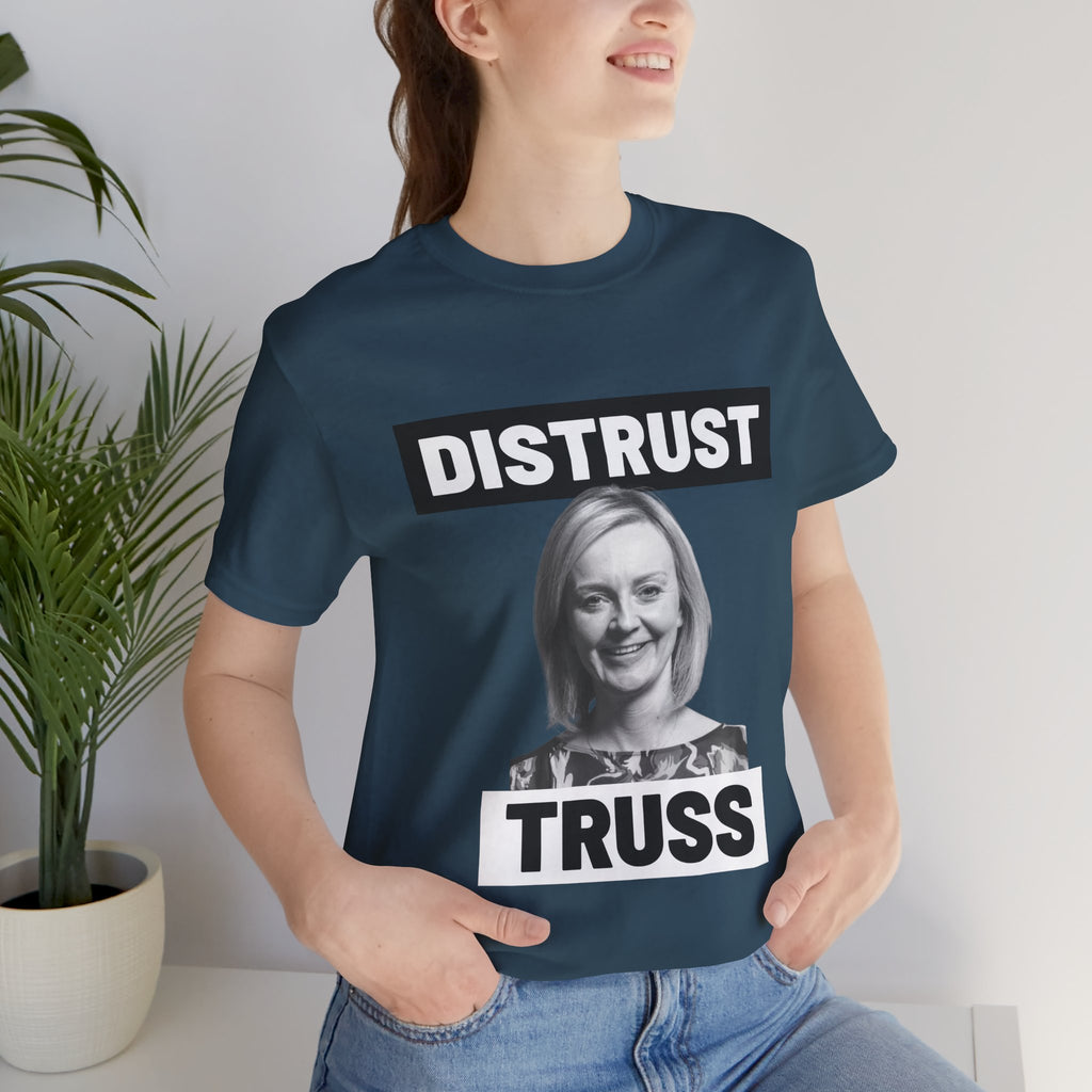 Distrust Truss T-Shirt: British Politics Corrupt Leadership